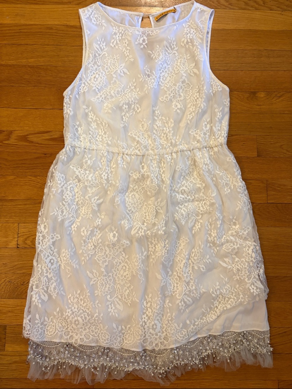 Alice + Olivia White Lace Sleeveless Cocktail Dress with Beaded Hem